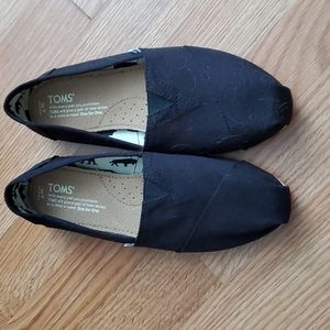 TOMS black canvas shoes, brand new, don't fit me